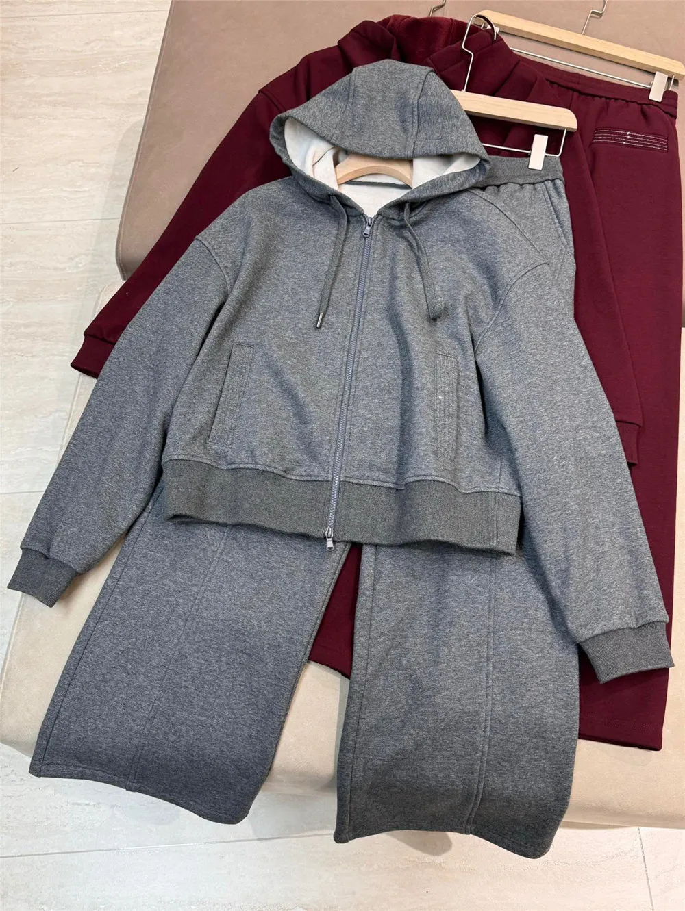 Women's Plus Velvet Warm Suit Hooded Sweatshirt ++ Elastic Waist Wide-leg Pants 2 Piece Set Autumn Winter New
Women's Plus Velvet Warm Suit Hooded Sweatshirt ++ Elastic Waist Wide-leg Pants 2 Piece Set Autumn Winter New