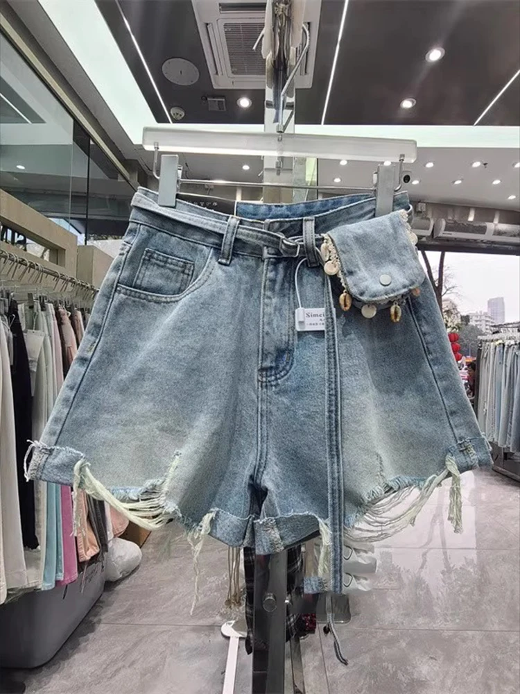 Ethnic style woven ribbon sequin splicing trimmed denim shorts summer 2025 trendy and stylish A-line wide leg hot pants
Ethnic style woven ribbon sequin splicing trimmed denim shorts summer 2025 trendy and stylish A-line wide leg hot pants