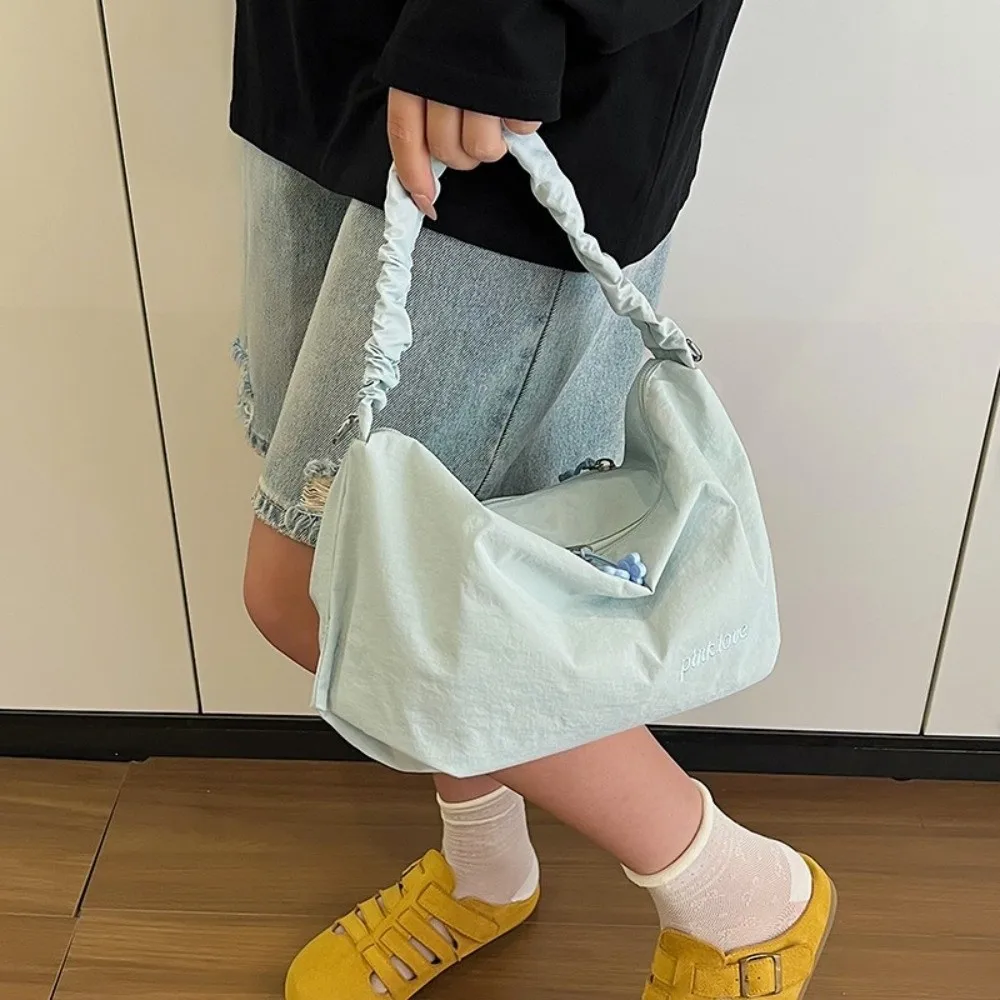 Fashion Solid Color Pleated Shoulder Bag Leight Weight Leisure Nylon Crossbody Bag Large Capacity Casual Women's Handbags Travel
Fashion Solid Color Pleated Shoulder Bag Leight Weight Leisure Nylon Crossbody Bag Large Capacity Casual Women's Handbags Travel