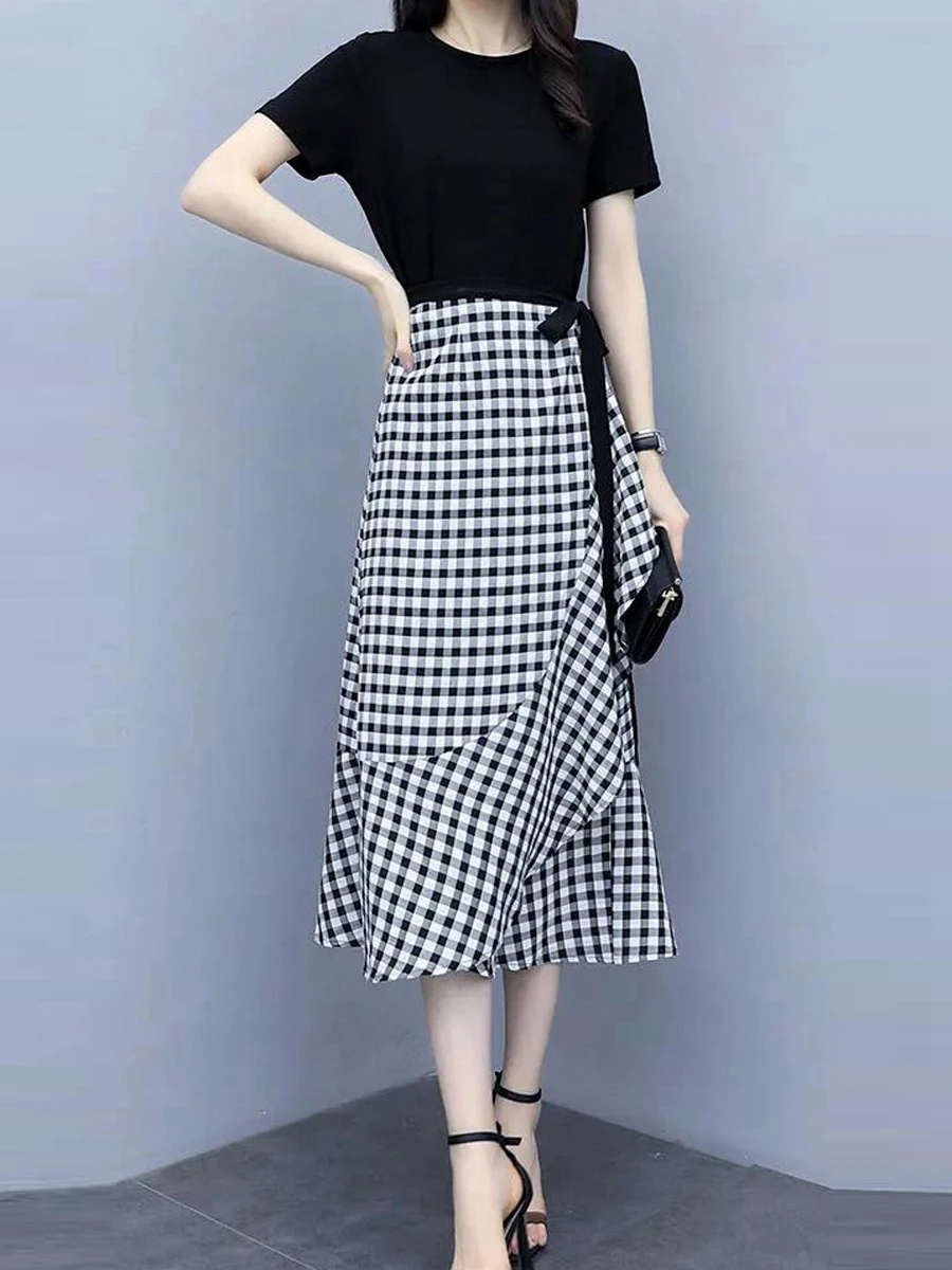 round Neck Short Sleeve Women's Dress Retro Korean Fashion Checkered Halter Skirt Two-Piece Set Slimming Summer New Arrival
round Neck Short Sleeve Women's Dress Retro Korean Fashion Checkered Halter Skirt Two-Piece Set Slimming Summer New Arrival
