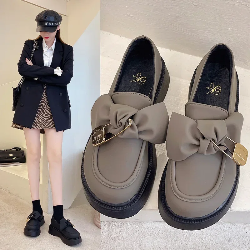 Luxury Brand Leather Women Loafers Thick Platform Flats Shoes All-match Shoes Ladies Fashion Bowtie Metal Casual Flat Loafers
Luxury Brand Leather Women Loafers Thick Platform Flats Shoes All-match Shoes Ladies Fashion Bowtie Metal Casual Flat Loafers