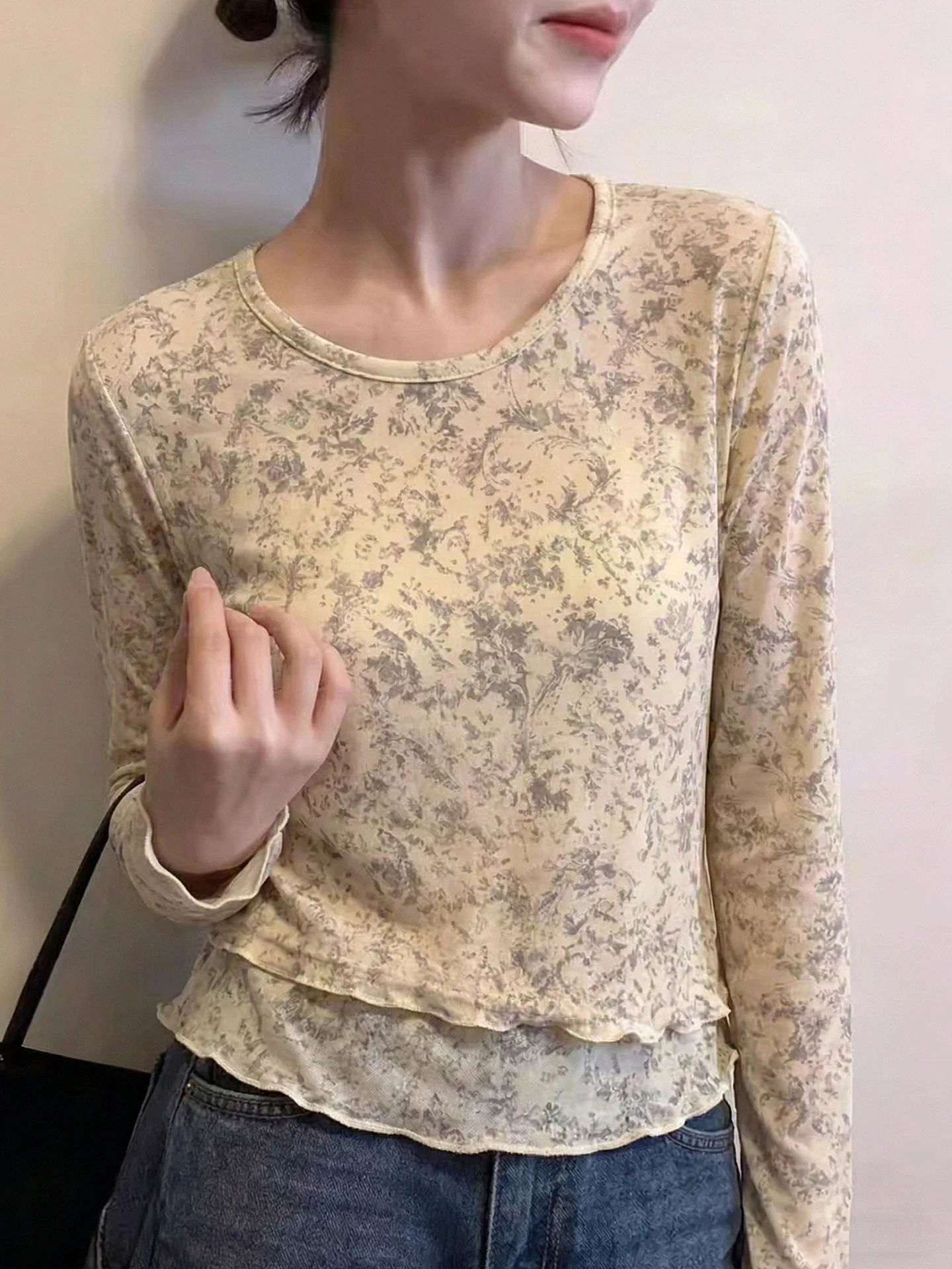 Elegant Floral Long Sleeve T-Shirt Slim Fit round Neck Lightweight Summer Fashion Top Versatile Casual Shirt for Women
Elegant Floral Long Sleeve T-Shirt Slim Fit round Neck Lightweight Summer Fashion Top Versatile Casual Shirt for Women