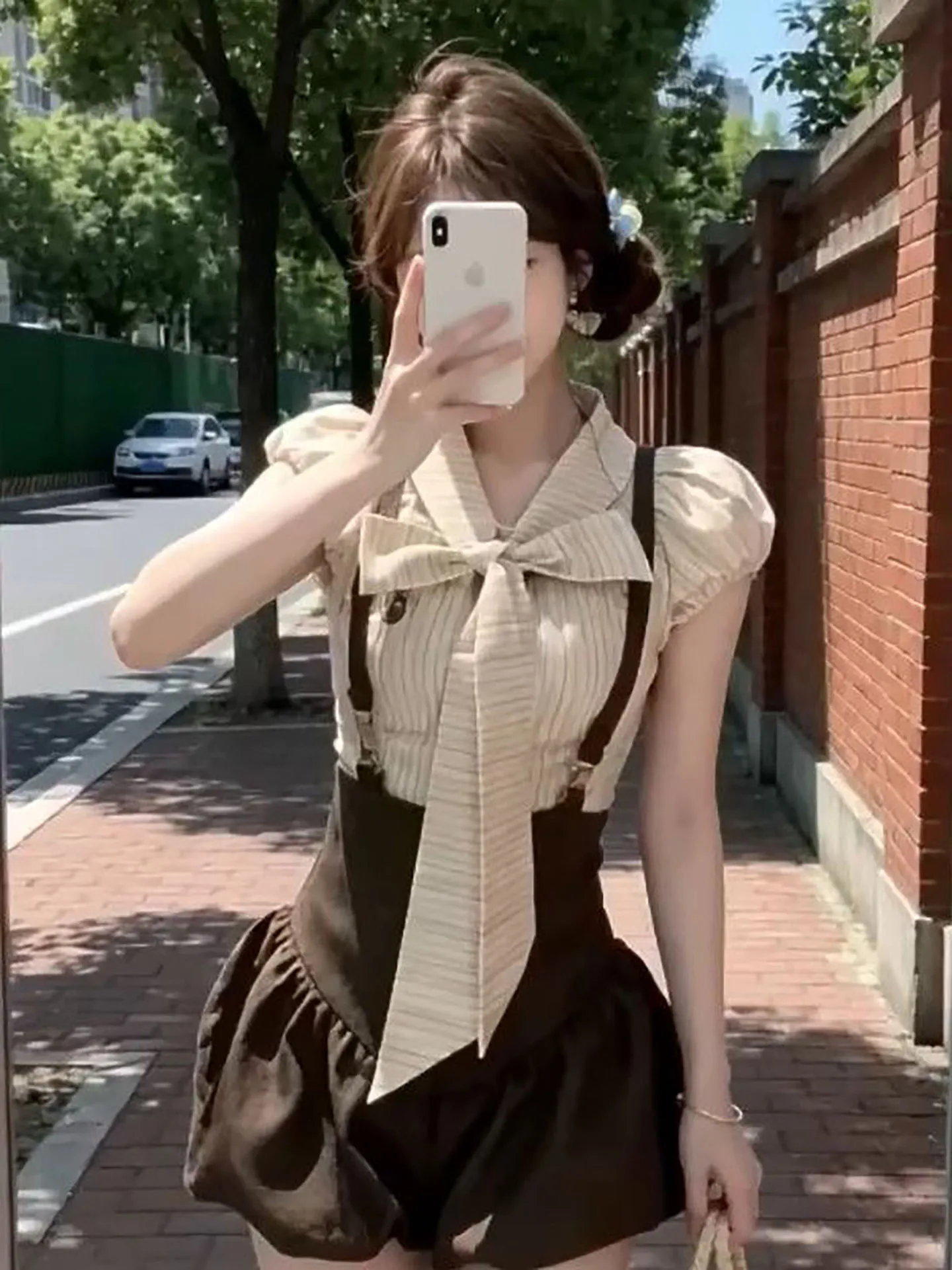 Summer Floral Print Bib Overalls with Short Sleeve Striped Shirt Two Piece Set High Waist Knot Casual Fashionable W...
Summer Floral Print Bib Overalls with Short Sleeve Striped Shirt Two Piece Set High Waist Knot Casual Fashionable W...