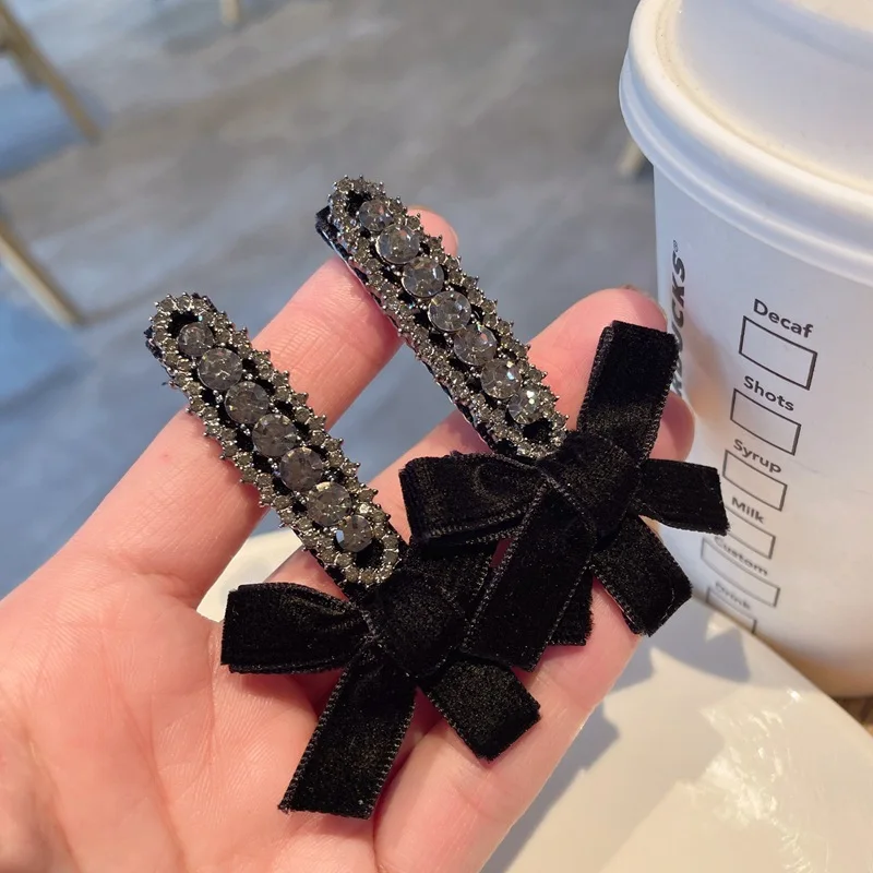 High end velvet bow, super sparkling bangs, small hairpins, fashionable and versatile side clip hair accessory
High end velvet bow, super sparkling bangs, small hairpins, fashionable and versatile side clip hair accessory