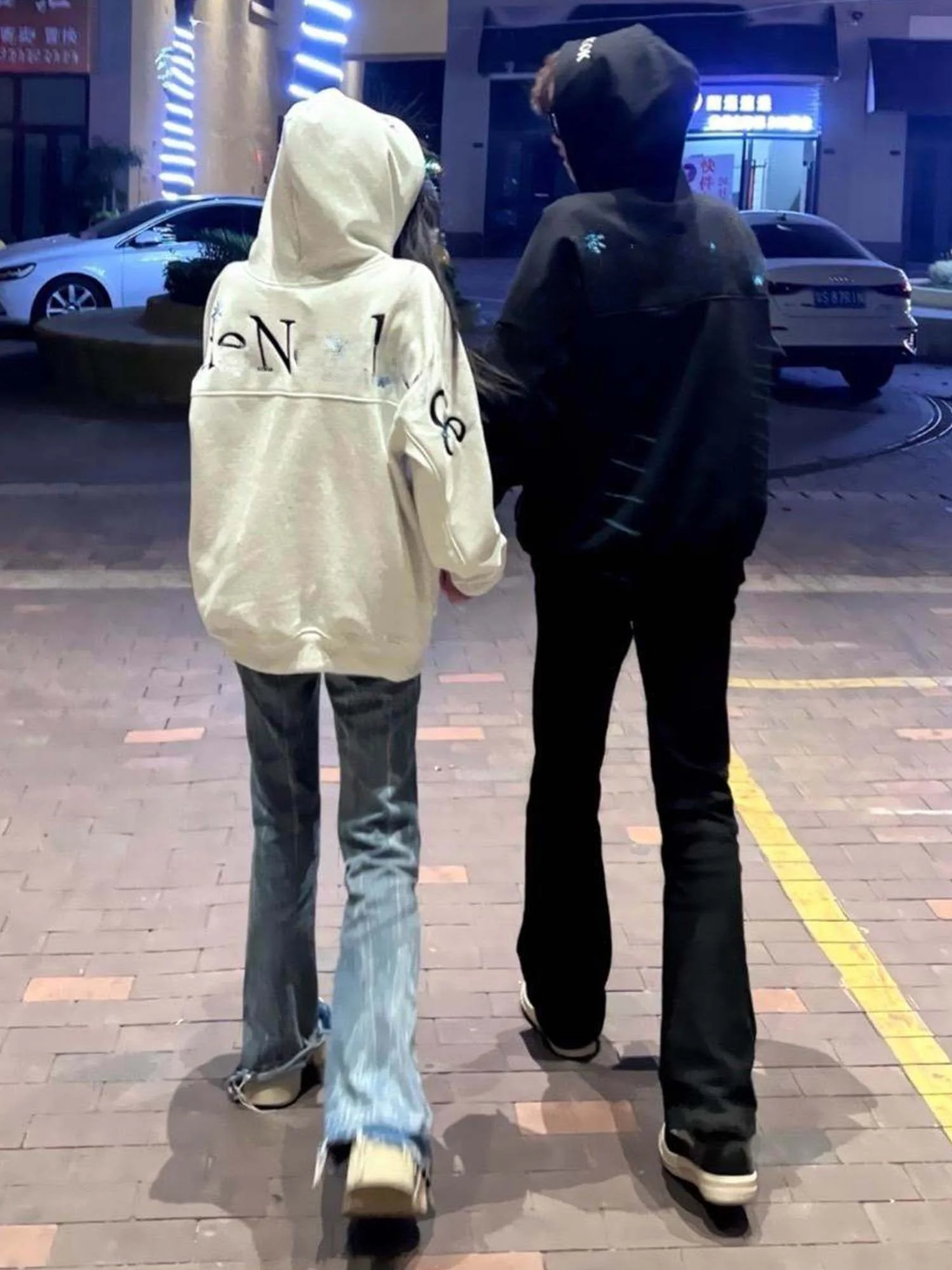 American Sle Letter Snowflake Embroidery Hoodie ex Fce Lined Thiened Autumn Winter Casual Loose Top for Couples
American Sle Letter Snowflake Embroidery Hoodie ex Fce Lined Thiened Autumn Winter Casual Loose Top for Couples