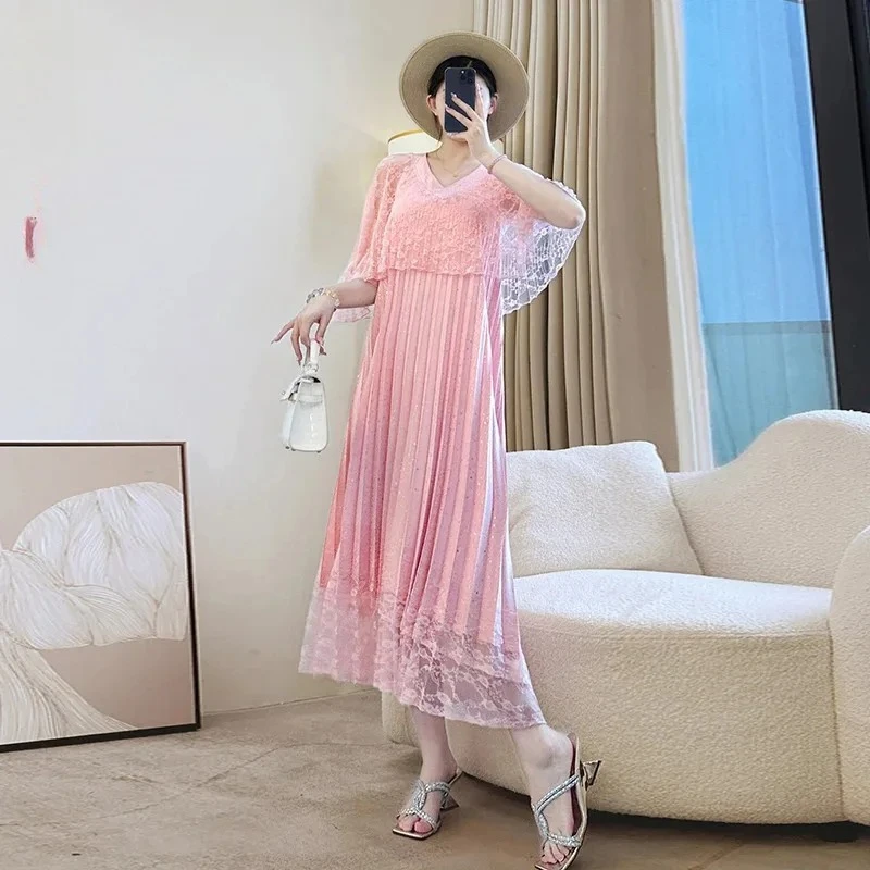 V-neck Dresses Miyake 2025 Summer New Fake Two-piece Style Lace Splicing Solid Colour Ladies Dress Short-sleeved Fashionable
V-neck Dresses Miyake 2025 Summer New Fake Two-piece Style Lace Splicing Solid Colour Ladies Dress Short-sleeved Fashionable