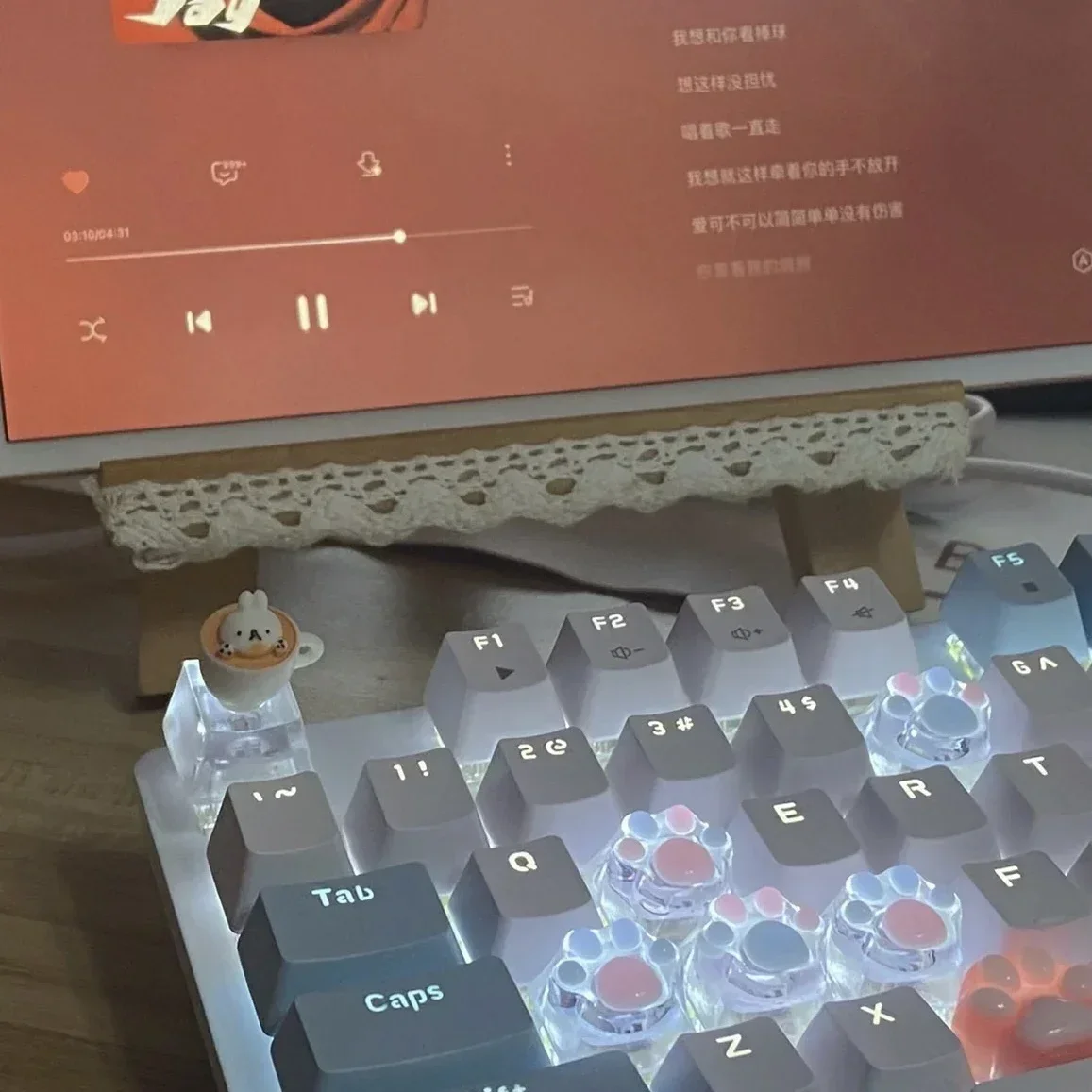 Transparent resin cat claw keycap, cross shaft mechanical keyboard, soft meat pad cat claw keycap (original)
Transparent resin cat claw keycap, cross shaft mechanical keyboard, soft meat pad cat claw keycap (original)