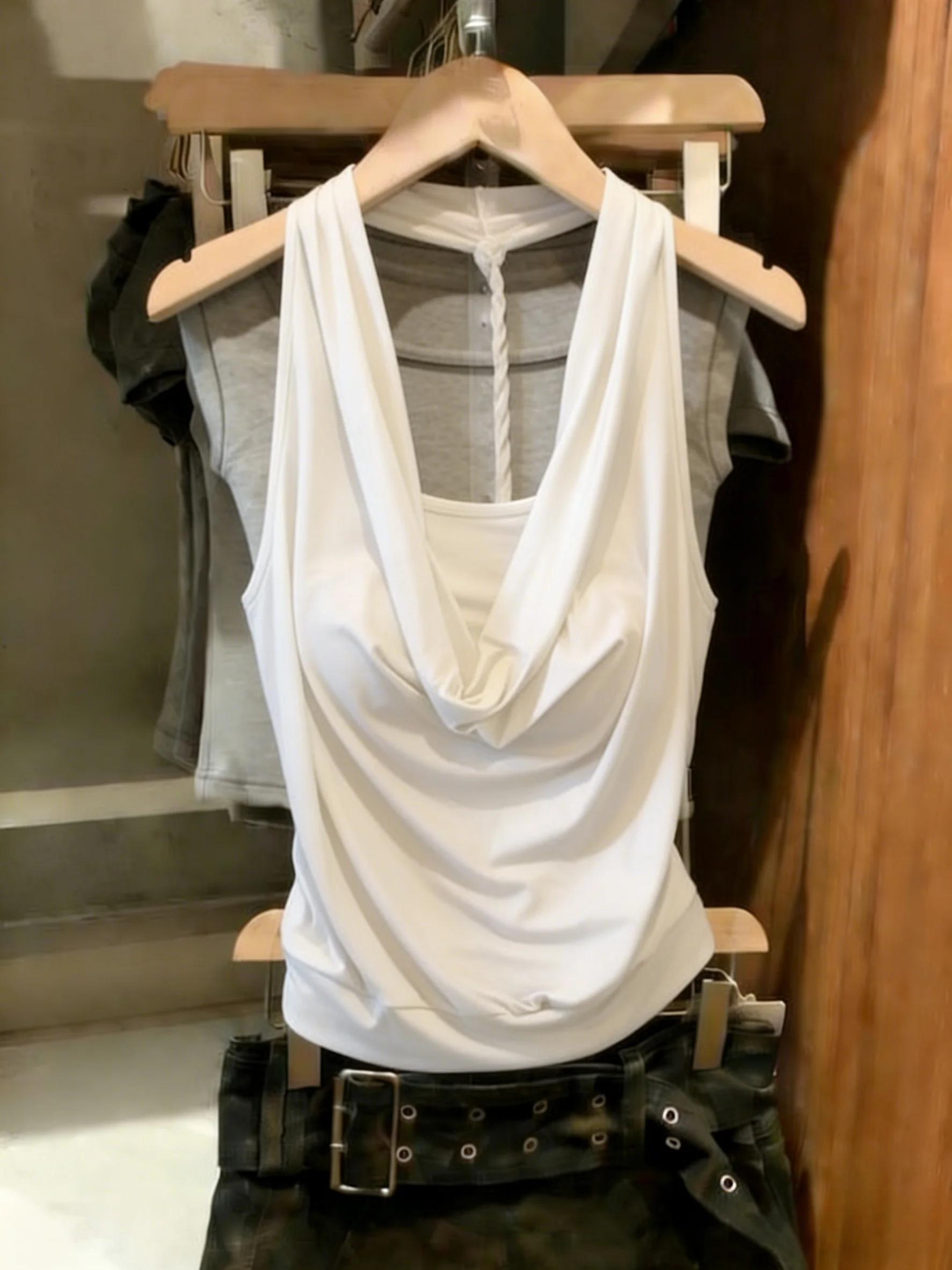 Sexy Slimming Hanging Neck Strap Vest Women's Summer New Outwear High-End Shirt Short Length Cotton Blend Color
Sexy Slimming Hanging Neck Strap Vest Women's Summer New Outwear High-End Shirt Short Length Cotton Blend Color