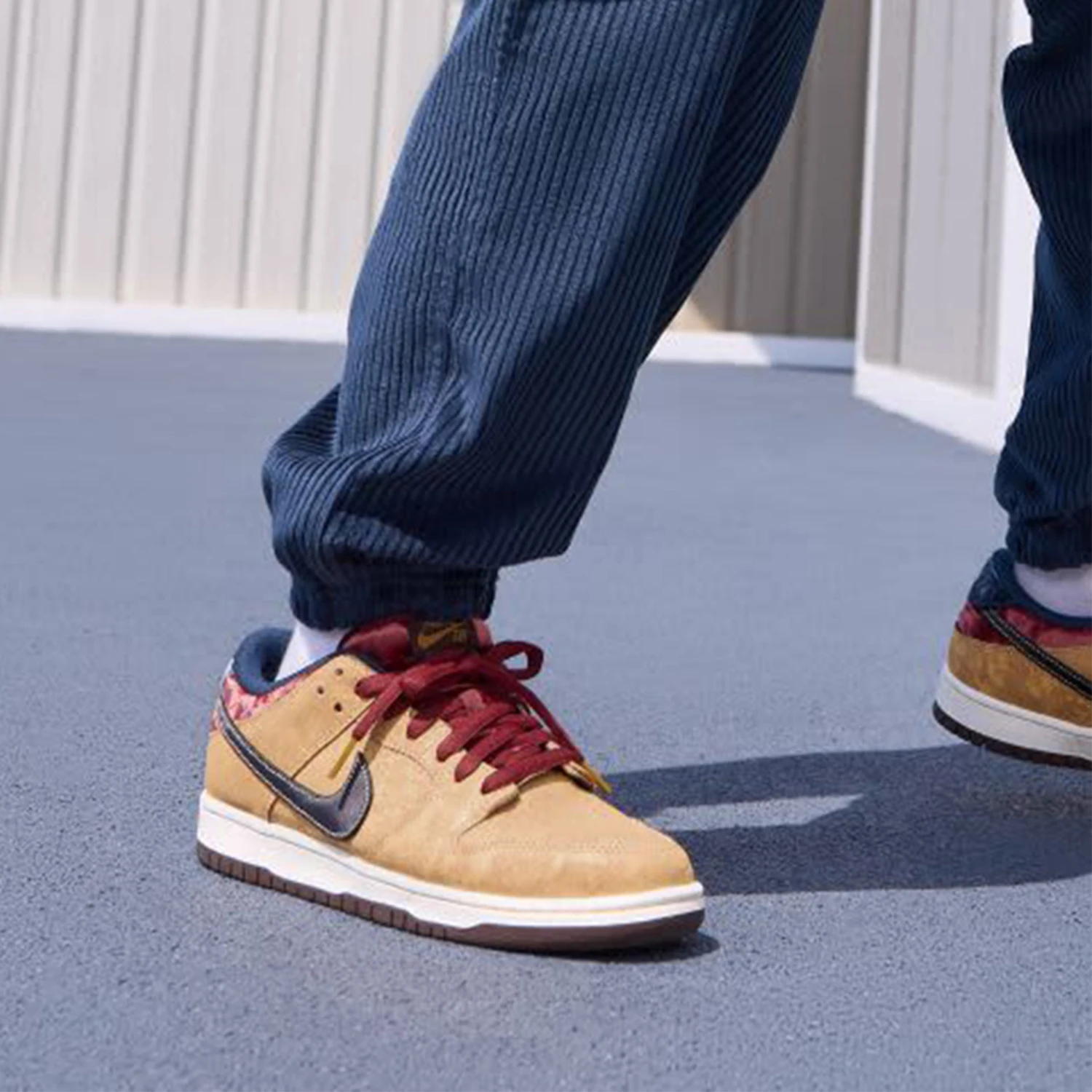Nike SB Dunk Low Men's Women's Sport Casual Low-Top Skate Shoes FZ1287-300
Nike SB Dunk Low Men's Women's Sport Casual Low-Top Skate Shoes FZ1287-300