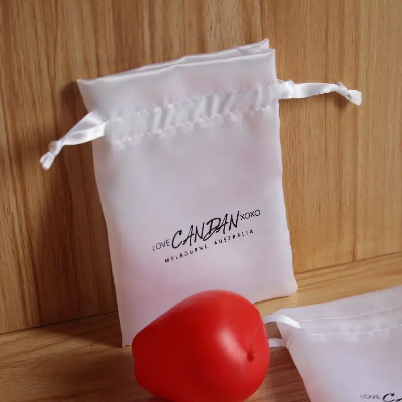 100 pieces reuseable small satin jewelry gift pouch high quality drawstring packaging bag
100 pieces reuseable small satin jewelry gift pouch high quality drawstring packaging bag