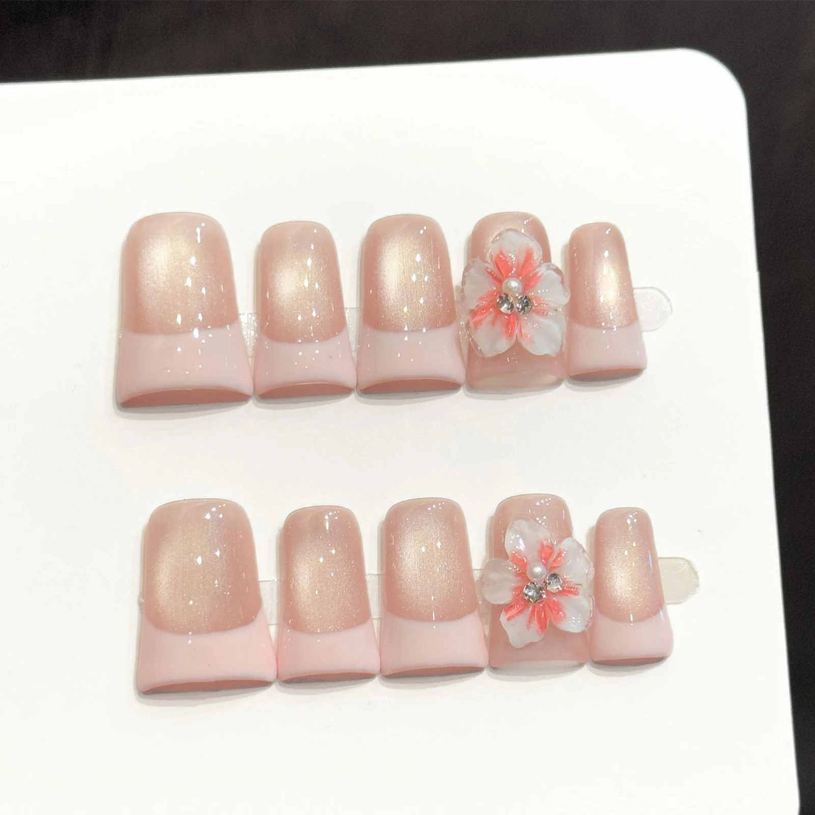 10pcs Duckbill Handmade Press On Nails Ice Through Cat's Eye False Nail With 3D Flower Decor Wearable Elegant Pink French Tips
10pcs Duckbill Handmade Press On Nails Ice Through Cat's Eye False Nail With 3D Flower Decor Wearable Elegant Pink French Tips