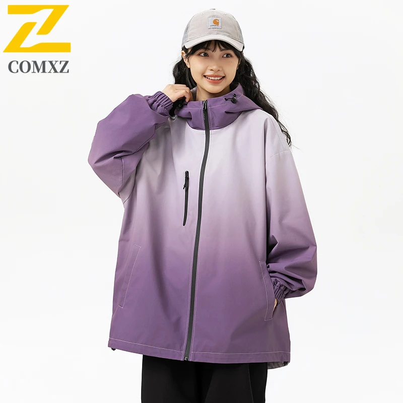 COMXZ Мужская куртка 2025 для пешего туризма, кемпинга, ветрозащитная, водонепроницаемая, уличная, с градиентом, пальто с капюшоном, легкие дышащие пальто для приключений 
COMXZ Мужская куртка 2025 для пешего туризма, кемпинга, ветрозащитная, водонепроницаемая, уличная, с градиентом, пальто с капюшоном, легкие дышащие пальто для приключений