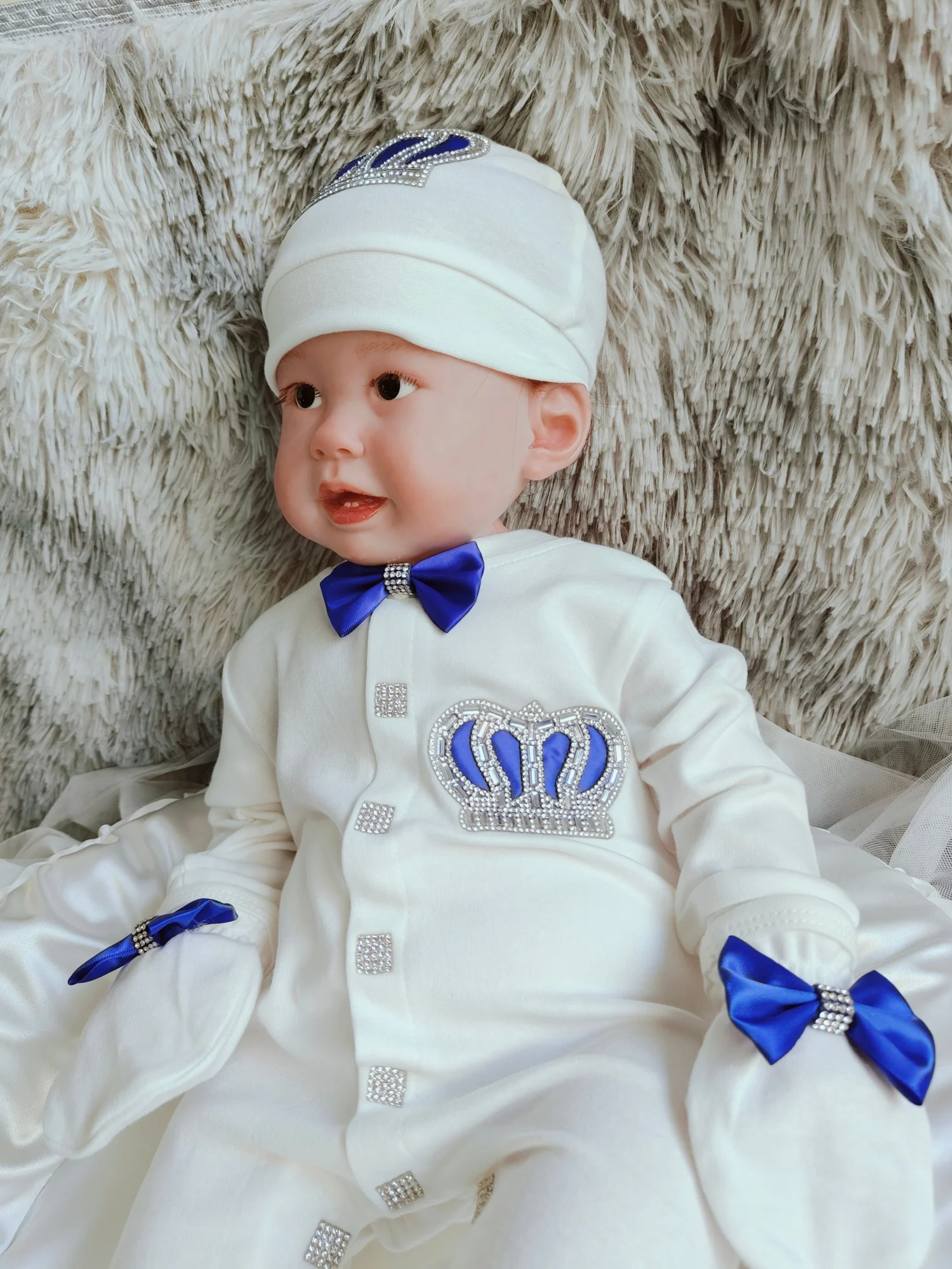 0-9 Months Infant Boy Crown Footed Romper, Newborn Baptism Outfit with Hat, Gloves & Blue Bow Tie for Photoshoot
0-9 Months Infant Boy Crown Footed Romper, Newborn Baptism Outfit with Hat, Gloves & Blue Bow Tie for Photoshoot