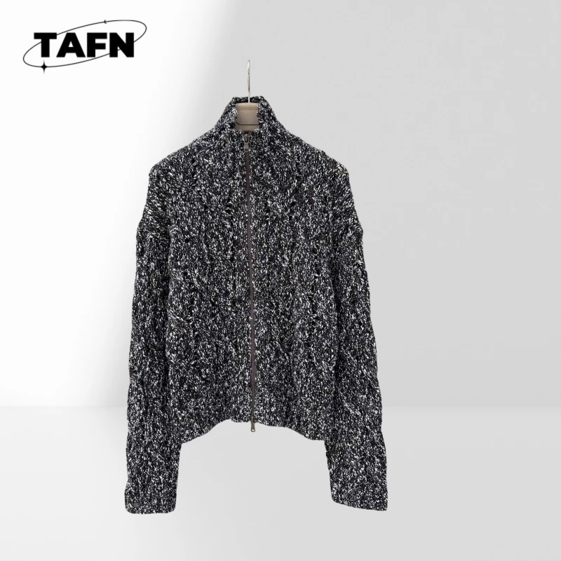 100% Cashmere 25 Elegant Retro Style Cashmere Cardigan, Warm and Comfortable for Casual Outings AI0318
100% Cashmere 25 Elegant Retro Style Cashmere Cardigan, Warm and Comfortable for Casual Outings AI0318