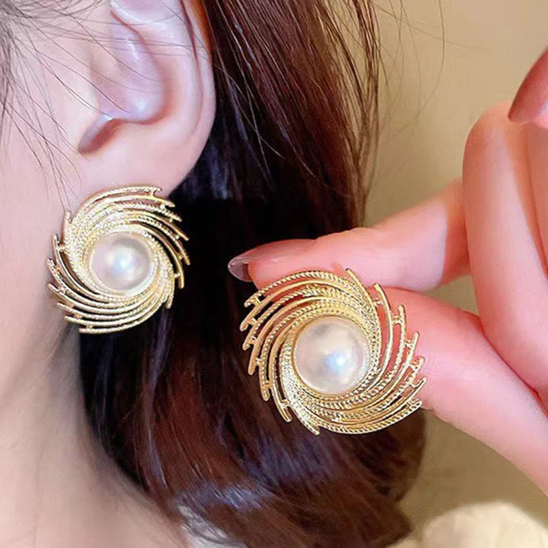 925 Silver Needle Exaggerated Fashion Pearl Earrings For Women Jewelry 2025 Trending Vintage Luxury Earrings Dress Accessories
925 Silver Needle Exaggerated Fashion Pearl Earrings For Women Jewelry 2025 Trending Vintage Luxury Earrings Dress Accessories