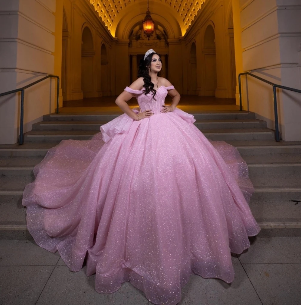 EVLAST 2023 Pink Shiny Quinceanera Dress for Sweet 15 Year Off Shoulder Mexico Ball Gown Beads Crystal Vestido De 15 Anos TQD066
EVLAST 2023 Pink Shiny Quinceanera Dress for Sweet 15 Year Off Shoulder Mexico Ball Gown Beads Crystal Vestido De 15 Anos TQD066