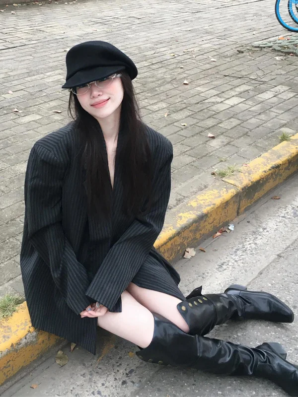 Fashionable Striped Suit Jacket Women's Loose Long Sleeve Casual Style Korean Trend Autumn 2025 Standard Fit Polyester Fiber
Fashionable Striped Suit Jacket Women's Loose Long Sleeve Casual Style Korean Trend Autumn 2025 Standard Fit Polyester Fiber