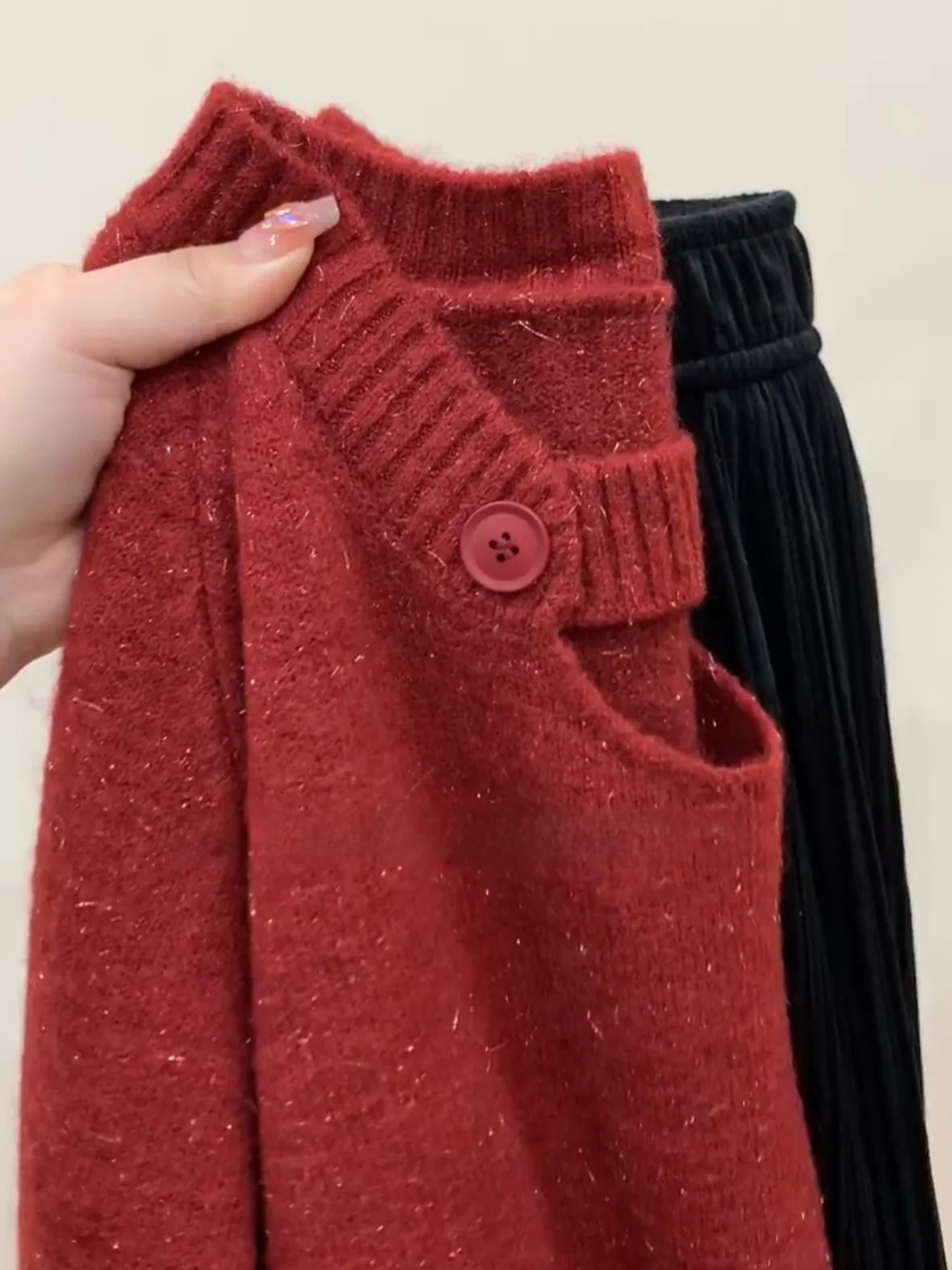 iny Knitted Sweater Women's Spring Autumn 2024 New Sle Base irt New Year Red Bright Silk Knitted Top V-ne Long Sve
iny Knitted Sweater Women's Spring Autumn 2024 New Sle Base irt New Year Red Bright Silk Knitted Top V-ne Long Sve