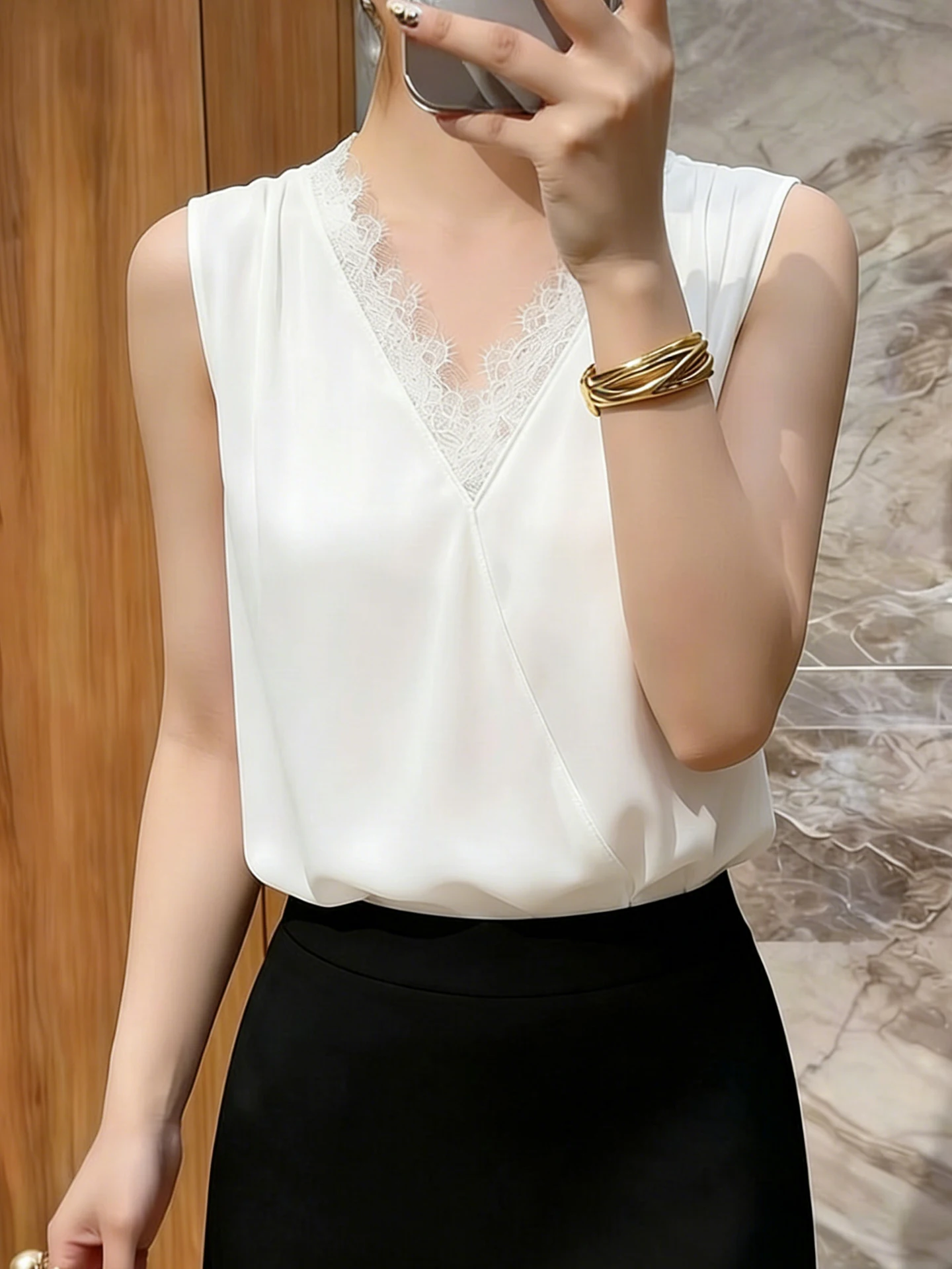 Pure Color Lace Trim V-Neck Sleeveless Vest Top Bottoming Shirt Youthful Summer Design Korean Style Straight Cut Silk Blouse
Pure Color Lace Trim V-Neck Sleeveless Vest Top Bottoming Shirt Youthful Summer Design Korean Style Straight Cut Silk Blouse