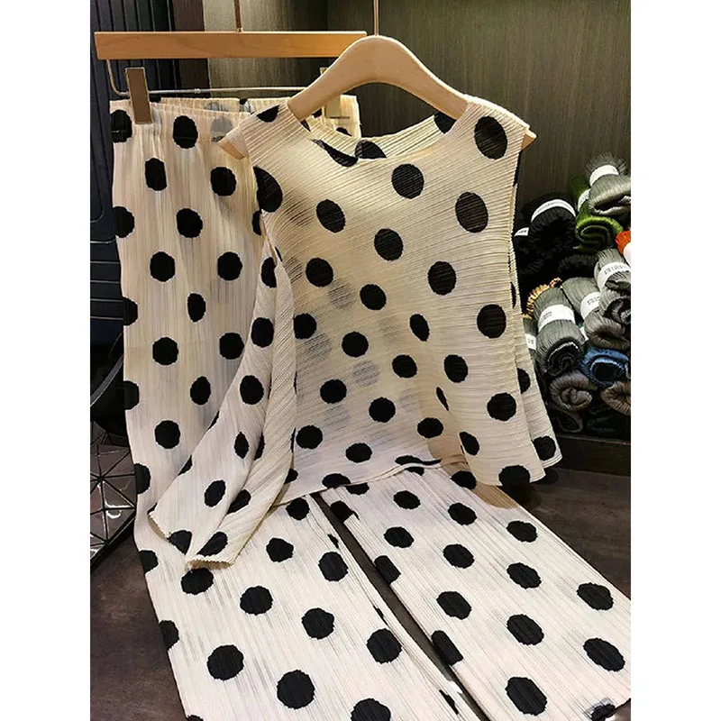Spring And Summer New French Polka-dot Sleeveless Vest Top Straight Trousers Temperament Leisure And Comfortable Two-Piece Suit
Spring And Summer New French Polka-dot Sleeveless Vest Top Straight Trousers Temperament Leisure And Comfortable Two-Piece Suit