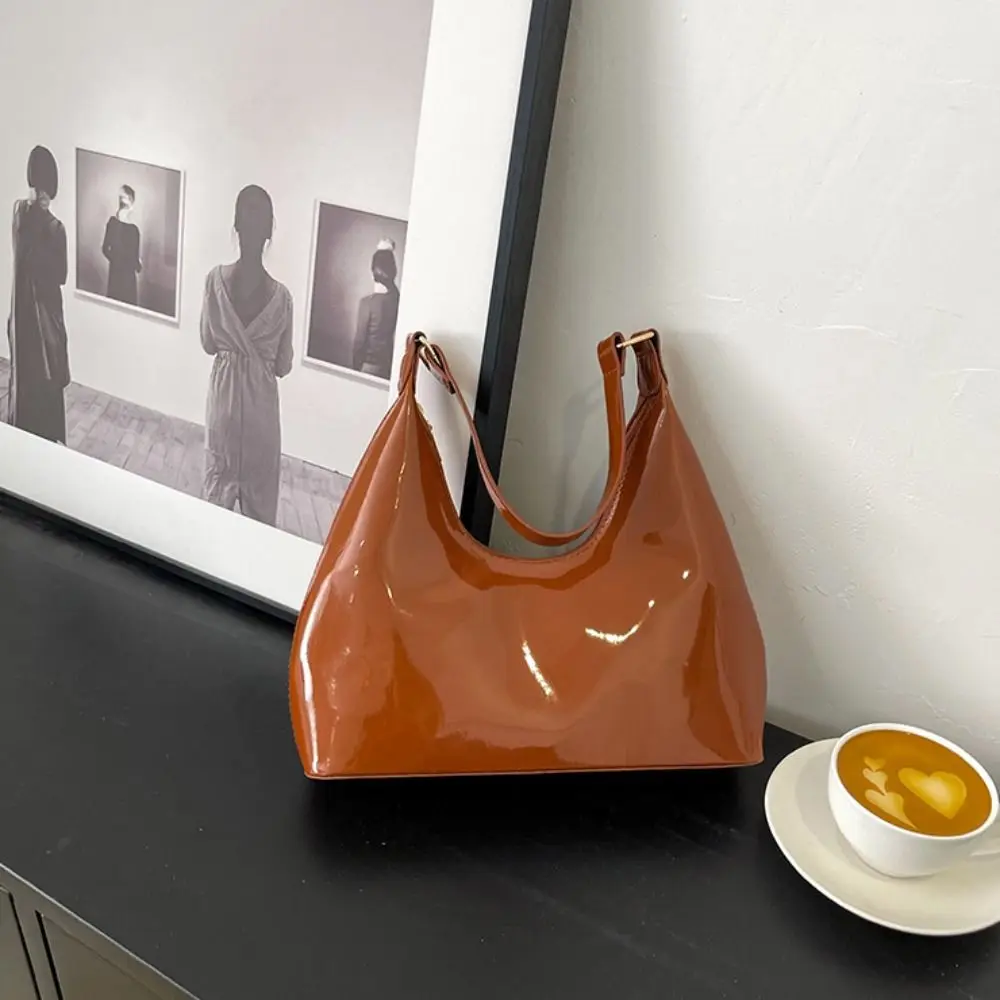 Trendy Glossy Retro Shoulder Bags French Style PU Leather Luxury Armpit Bag Temperament New Design Women's Handbag Female
Trendy Glossy Retro Shoulder Bags French Style PU Leather Luxury Armpit Bag Temperament New Design Women's Handbag Female
