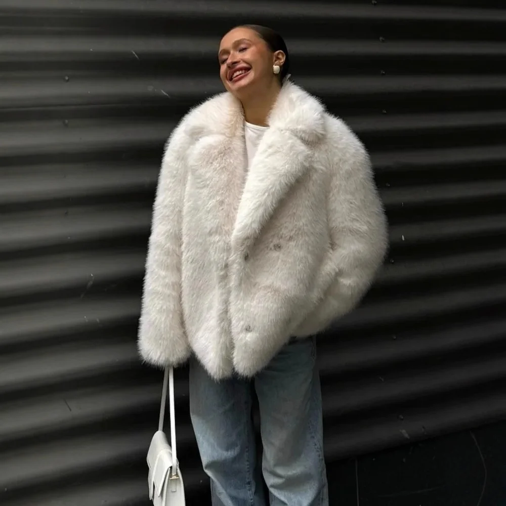 Thickened Warm Fur Coat White Outerwear Suit Collar Elegantly Designed Women's Winter Fashion Long Sleeve Loose Fit Coat
Thickened Warm Fur Coat White Outerwear Suit Collar Elegantly Designed Women's Winter Fashion Long Sleeve Loose Fit Coat