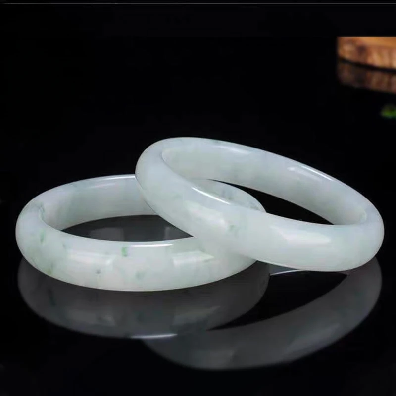 Женская модель браслета Tianshan Cuipiaocui Ice Glutinous Seed, подходит для повседневного ношения или подарка
Женская модель браслета Tianshan Cuipiaocui Ice Glutinous Seed, подходит для повседневного ношения или подарка