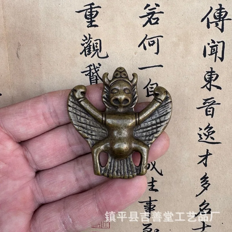 Tibetan Brass Armor Holder Great Peacock Bird Pendant Antique Handheld Gold Winged Bird Pendant for Jewelry
Tibetan Brass Armor Holder Great Peacock Bird Pendant Antique Handheld Gold Winged Bird Pendant for Jewelry