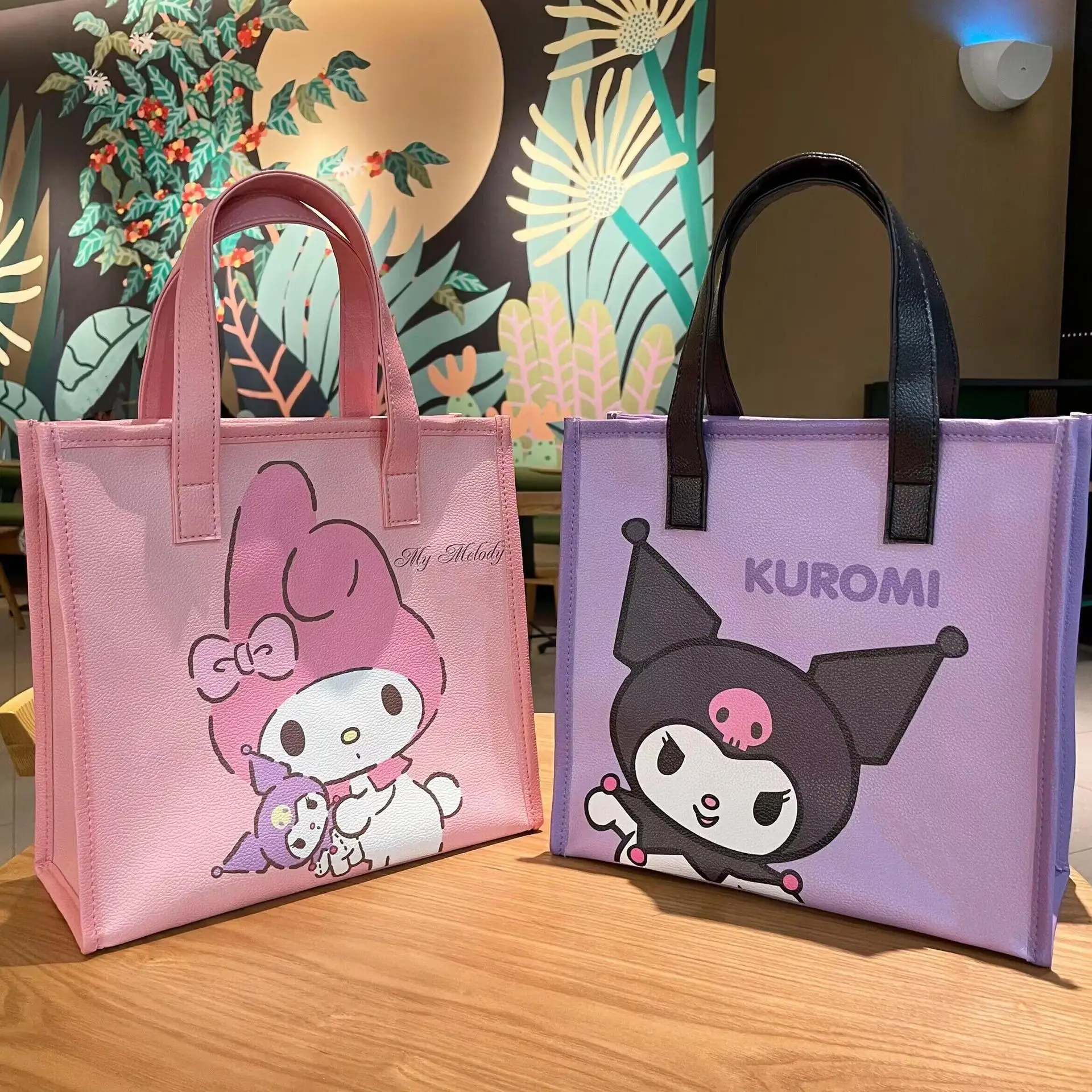 Sanrio мультяшная Сумка-тоут из ПУ кожи Hello Kitty Kuromi Kawaii портативная модная переносная сумка на молнии через плечо сумка для хранения милое женское сердце
Sanrio мультяшная Сумка-тоут из ПУ кожи Hello Kitty Kuromi Kawaii портативная модная переносная сумка на молнии через плечо сумка для хранения милое женское сердце