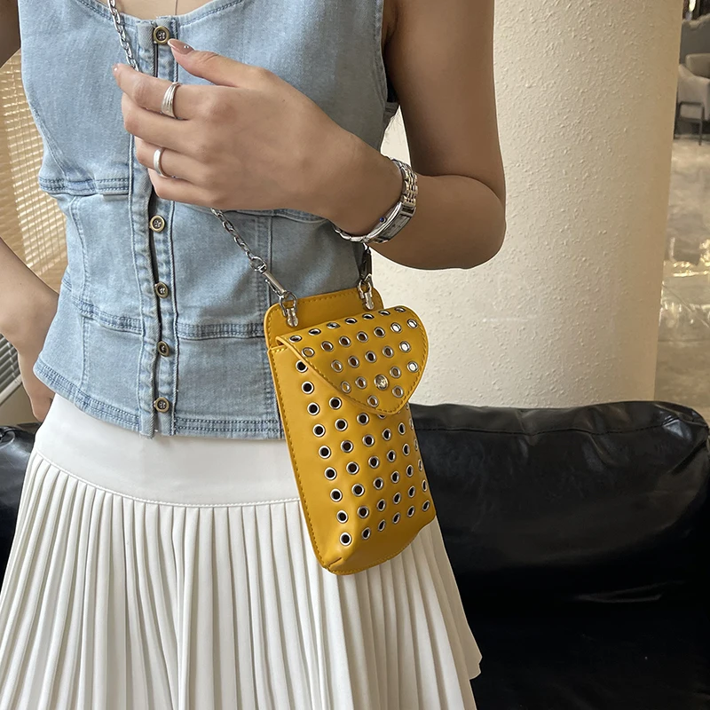 Женская модная сумка через плечо с вырезами, уникальный эстетичный дизайн, кроссбоди-сумка для хранения, маленькая нишевая модель, квадратная сумка для телефона
Женская модная сумка через плечо с вырезами, уникальный эстетичный дизайн, кроссбоди-сумка для хранения, маленькая нишевая модель, квадратная сумка для телефона