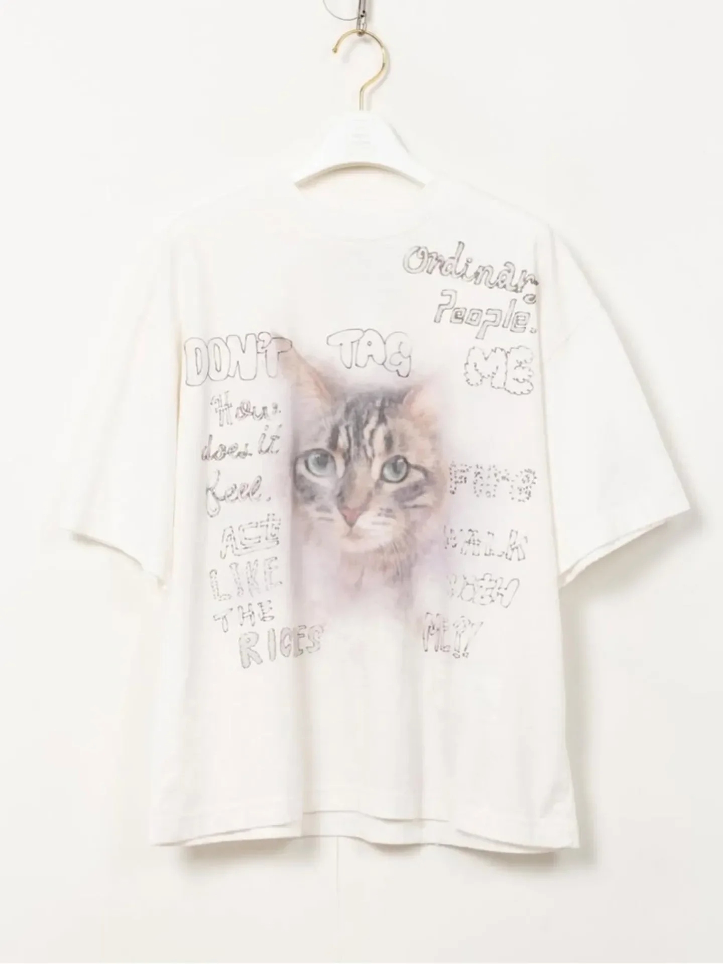 Japanese Crew Neck Down Shoulder Sleeve Cat Letter Print Loose Short Sleeve T-Shirt
Japanese Crew Neck Down Shoulder Sleeve Cat Letter Print Loose Short Sleeve T-Shirt