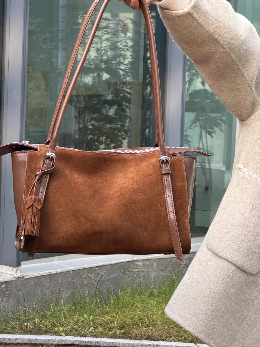 2025 Fashion Trend Matte Leather Shoulder Bag Versatile High-End Style Underarm Bag Commuting Large Capacity Crossbody Bags
2025 Fashion Trend Matte Leather Shoulder Bag Versatile High-End Style Underarm Bag Commuting Large Capacity Crossbody Bags