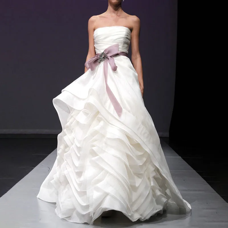 Long Tiered Ruffles Wedding Dresses for Women Strapless Floor-Length A-Line with Belt Bridal Gown 2023 Evening Vestidos De Novia
Long Tiered Ruffles Wedding Dresses for Women Strapless Floor-Length A-Line with Belt Bridal Gown 2023 Evening Vestidos De Novia
