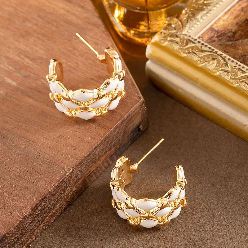 Fashionable enamel drop glaze hollow letter C-shaped earrings rhombus earrings light luxury commuter earrings for women
Fashionable enamel drop glaze hollow letter C-shaped earrings rhombus earrings light luxury commuter earrings for women