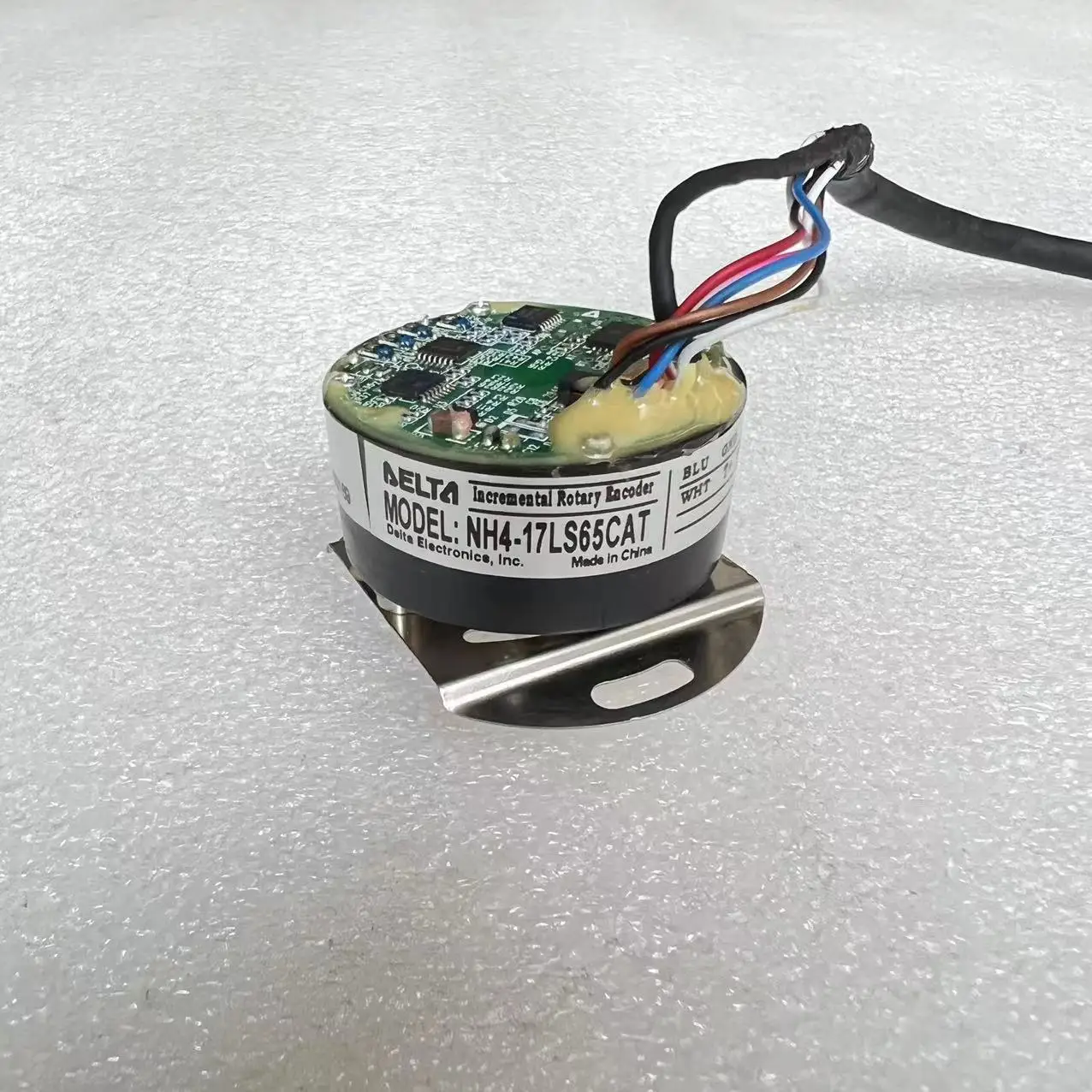 Энкодер серводвигателя NH4-17LS65CAM NH4-17LS65CZT NH4-20LS65CAD NH4-20LS85CAT NH4-33LS65C7B
Энкодер серводвигателя NH4-17LS65CAM NH4-17LS65CZT NH4-20LS65CAD NH4-20LS85CAT NH4-33LS65C7B