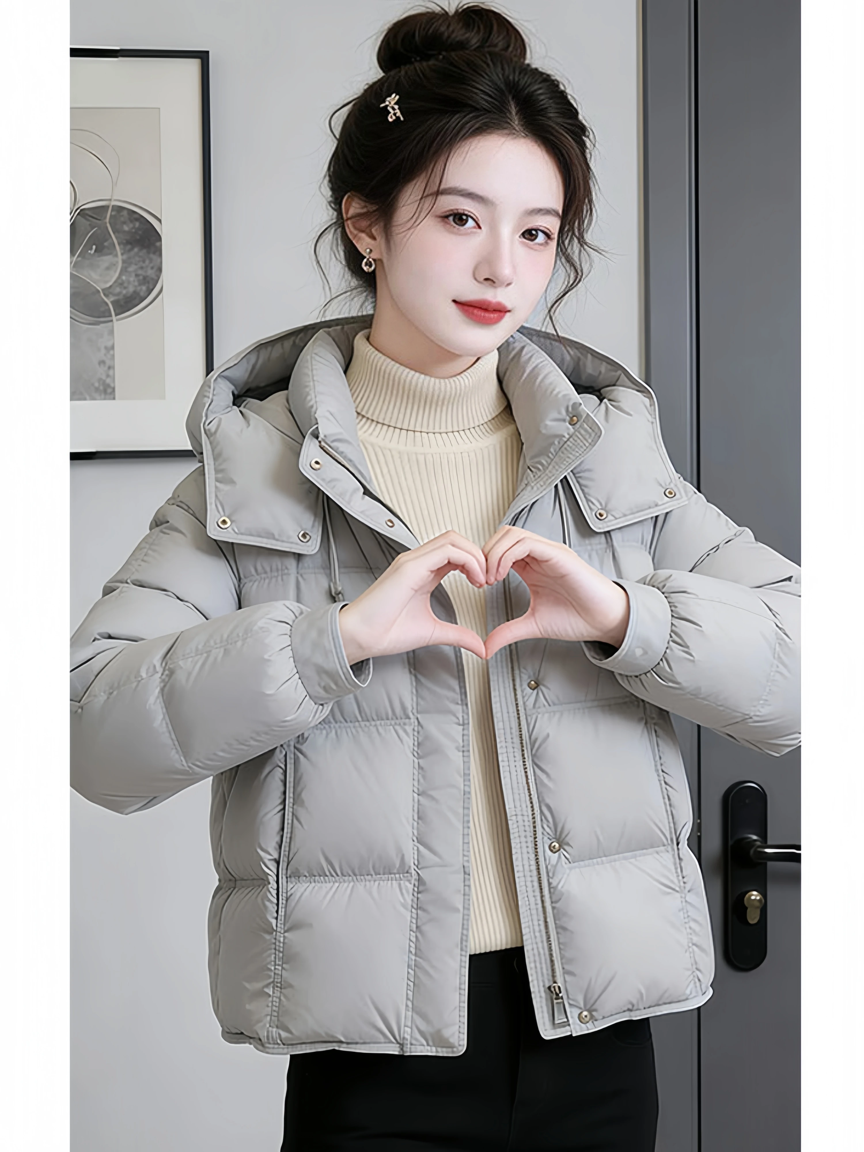 Elegant Short Hooded down Cotton Jacket Women's Thickened Winter Outerwear Korean Style Loose Fit Commute Fashion 2026 New
Elegant Short Hooded down Cotton Jacket Women's Thickened Winter Outerwear Korean Style Loose Fit Commute Fashion 2026 New