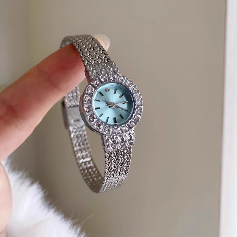 Luxury Silver bracelet Lady Simple dial quartz movement waterproof women's watch Fashion bracelet Ladies' watch birthday gift
Luxury Silver bracelet Lady Simple dial quartz movement waterproof women's watch Fashion bracelet Ladies' watch birthday gift