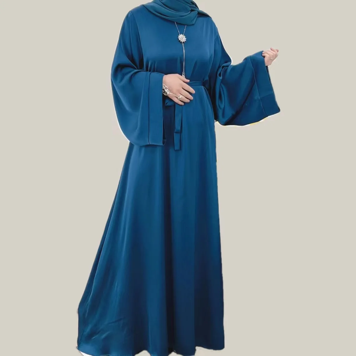 Muslim Dress Middle East Türkiye Solid Color Large Belt Waist Gown Multi Color Elegant Temperament Bodycon Dress 2025 New Style
Muslim Dress Middle East Türkiye Solid Color Large Belt Waist Gown Multi Color Elegant Temperament Bodycon Dress 2025 New Style