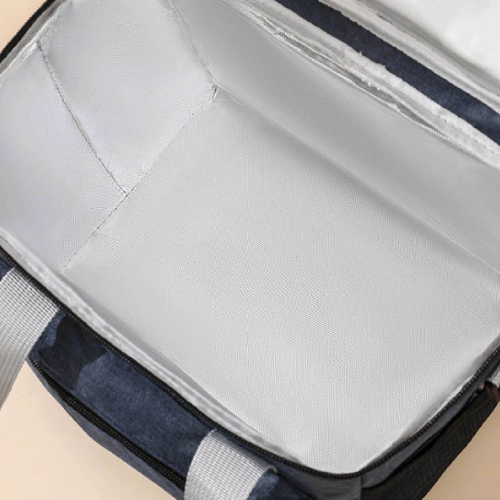 Insulated Lunch Bag Zipper Closure Double-Layer Lunch Bag Food Carrier Easy to Clean Lightweight
Insulated Lunch Bag Zipper Closure Double-Layer Lunch Bag Food Carrier Easy to Clean Lightweight