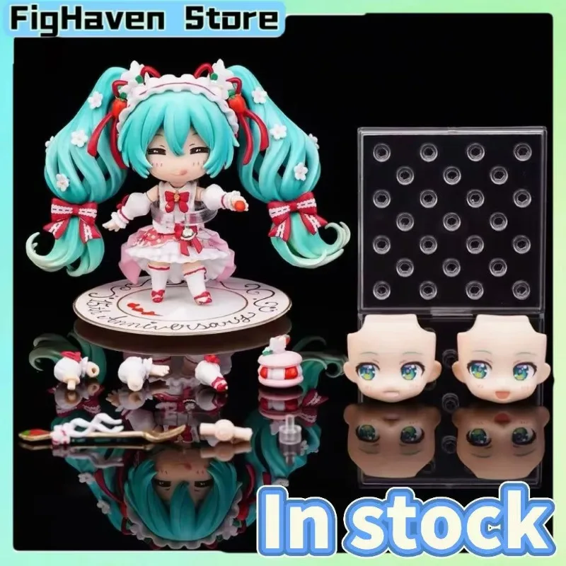 Q version Figure with Strawberry Dress Design Collectible Model Toy with Replaceable Faces and Accessories for Fans Holiday Gift
Q version Figure with Strawberry Dress Design Collectible Model Toy with Replaceable Faces and Accessories for Fans Holiday Gift