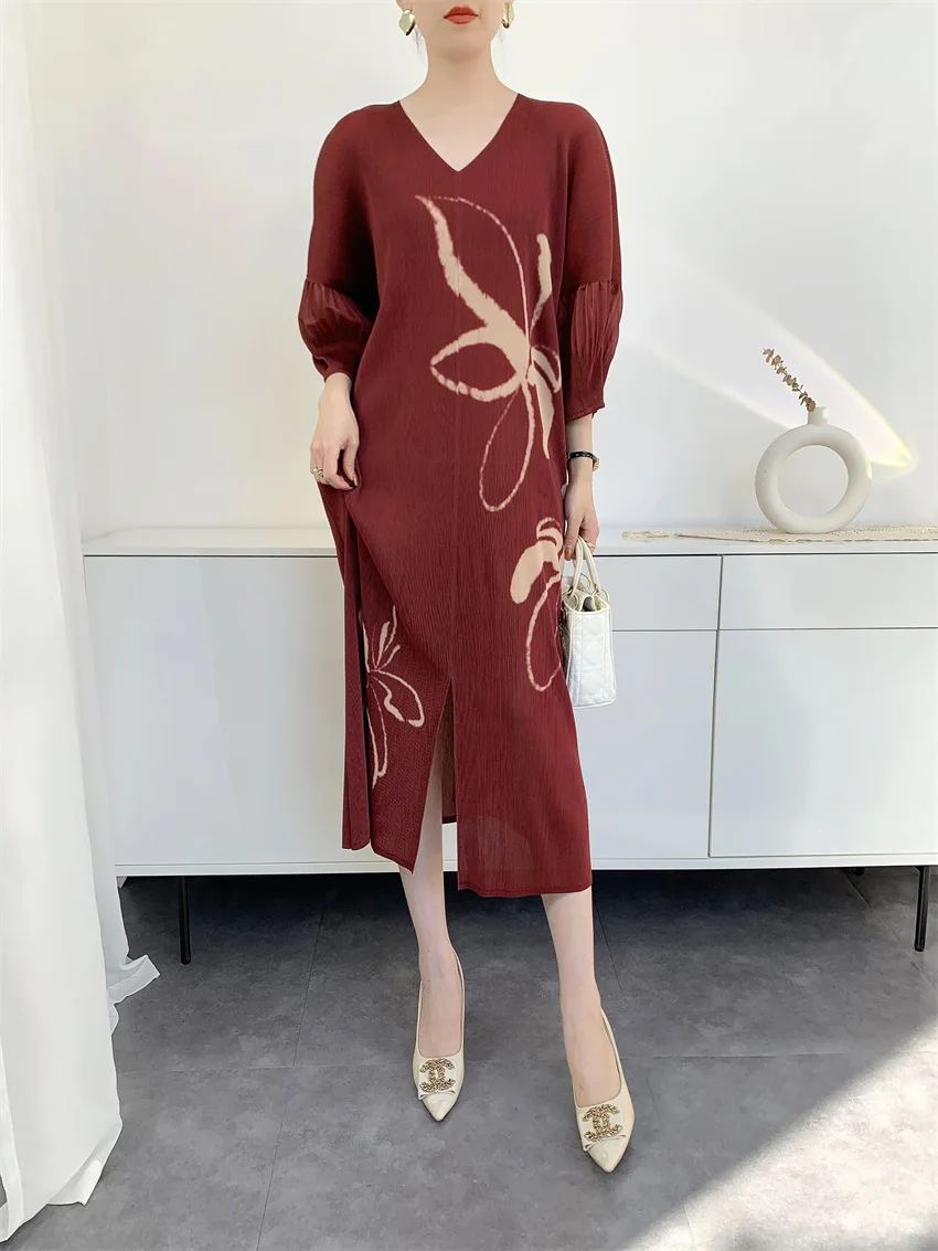 Miyake Pleated Print Dress 2025 Spring and Summer New V-neck Loose Seven-quarter Sleeve Open Skirt
Miyake Pleated Print Dress 2025 Spring and Summer New V-neck Loose Seven-quarter Sleeve Open Skirt