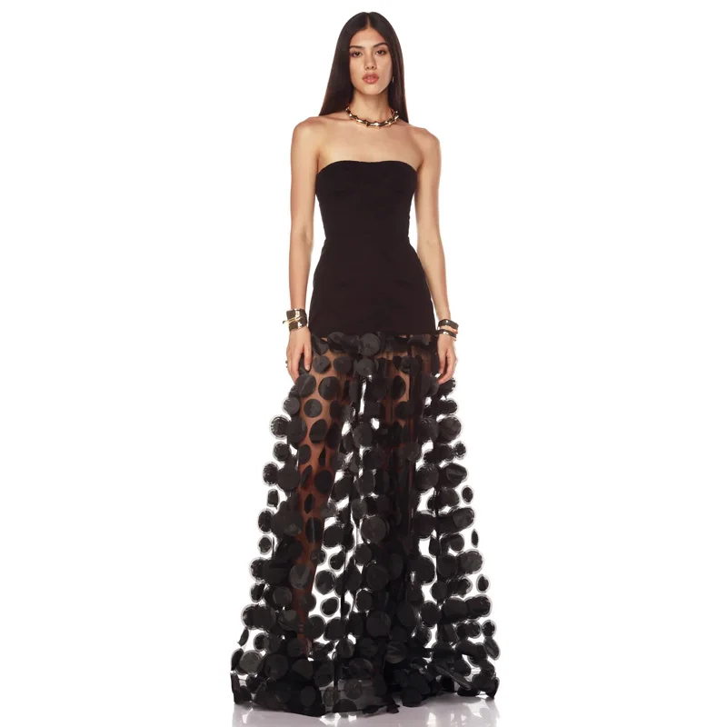 Новое женское черное сексуальное платье без бретелек и с открытой спиной, длинное, с объемными цветочными вырезами и пышной юбкой.
Новое женское черное сексуальное платье без бретелек и с открытой спиной, длинное, с объемными цветочными вырезами и пышной юбкой.