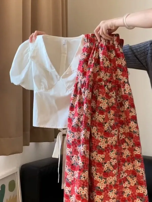 Sweet Style V-Neck Bubble Sleeve Shirt Floral Half Skirt Set Women Anti-Aging Fashionable High-End Feeling Two-Piece Set
Sweet Style V-Neck Bubble Sleeve Shirt Floral Half Skirt Set Women Anti-Aging Fashionable High-End Feeling Two-Piece Set