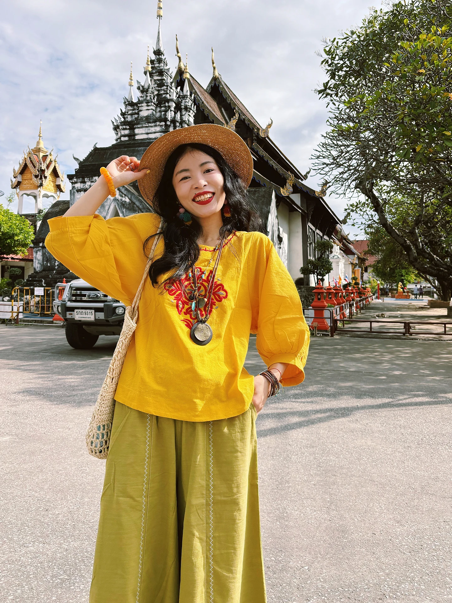 Feng Ethnic Style Yellow Embroidered Lantern Sleeve Loose Casual Cotton Shirt Versatile Retro Fit Women's Fashion Top
Feng Ethnic Style Yellow Embroidered Lantern Sleeve Loose Casual Cotton Shirt Versatile Retro Fit Women's Fashion Top