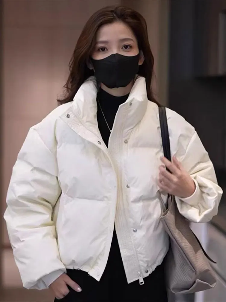 Зимнее женское свободное хлопковое пальто с воротником-стойкой, универсальное, теплое, белое, в корейском стиле, для повседневной носки
Зимнее женское свободное хлопковое пальто с воротником-стойкой, универсальное, теплое, белое, в корейском стиле, для повседневной носки