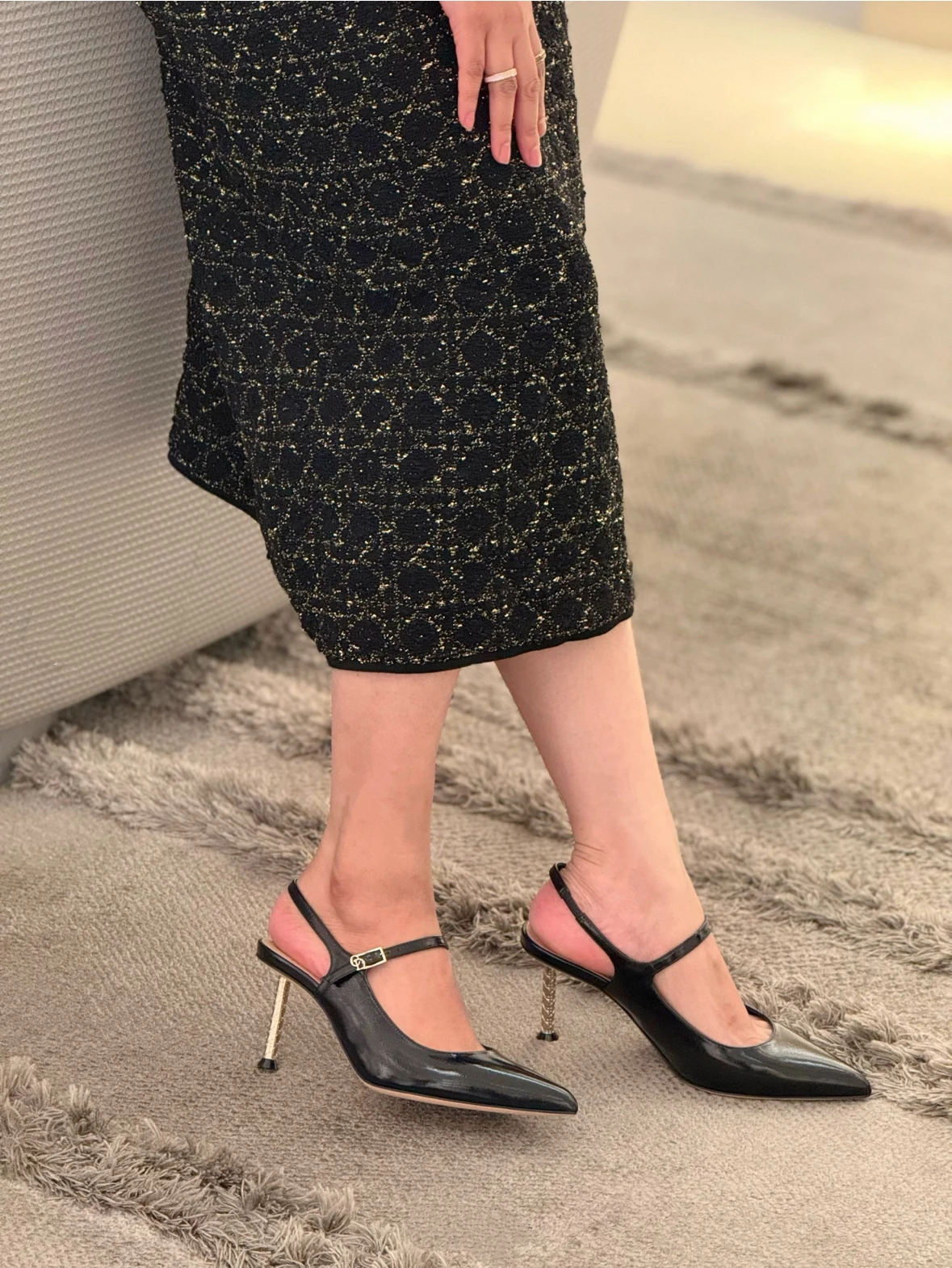 2026 Spring/Summer New Women's Black Ankle Buckle Strap Metal Heel Slingback Pointed Elegant All Match Banquet Pumps
2026 Spring/Summer New Women's Black Ankle Buckle Strap Metal Heel Slingback Pointed Elegant All Match Banquet Pumps