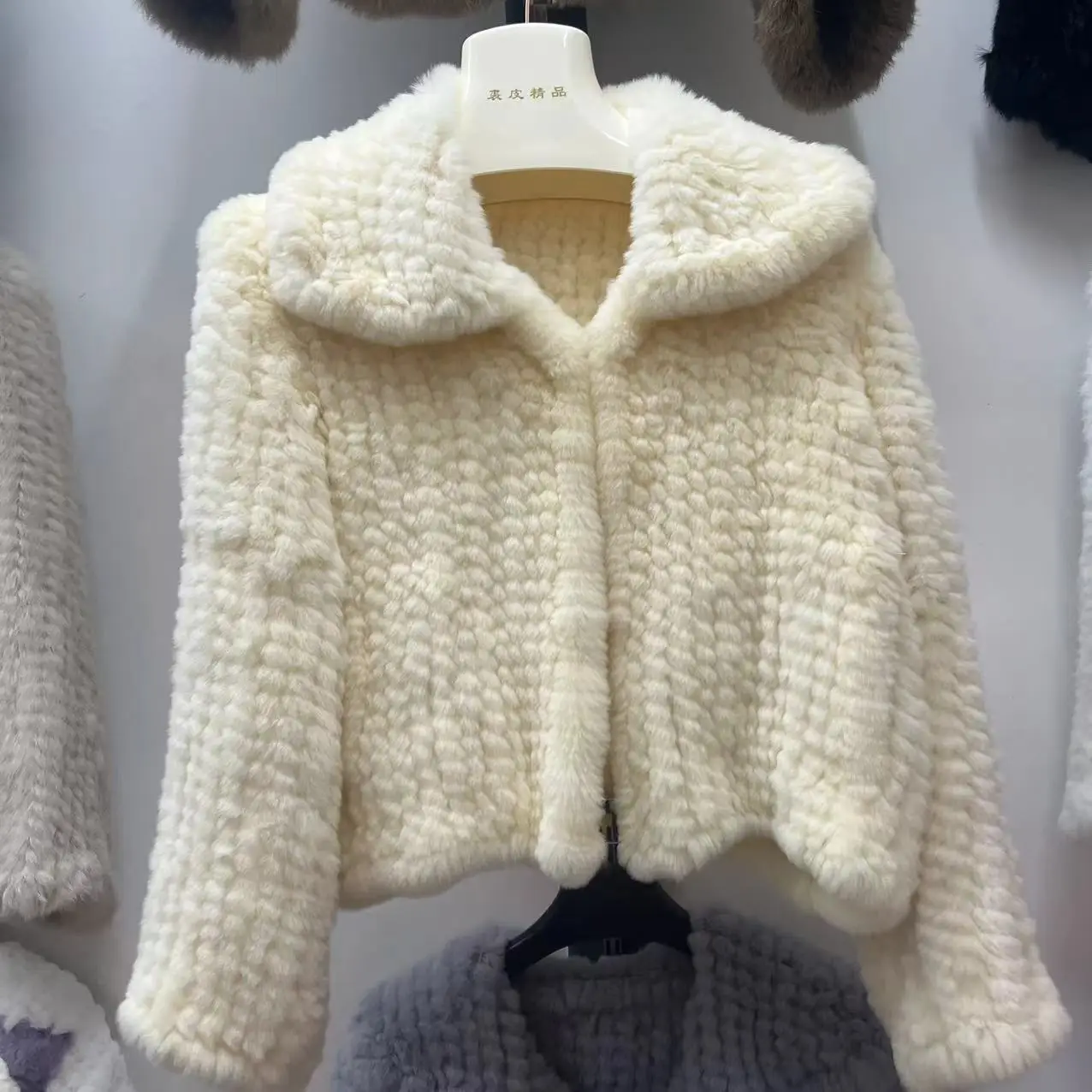 ANNSIRGRA New Turn-down Collar Knitted Thicken Dense Real Rex Rabbit Fur Coat For Women Female Free Size Natural Fur Jacket
ANNSIRGRA New Turn-down Collar Knitted Thicken Dense Real Rex Rabbit Fur Coat For Women Female Free Size Natural Fur Jacket