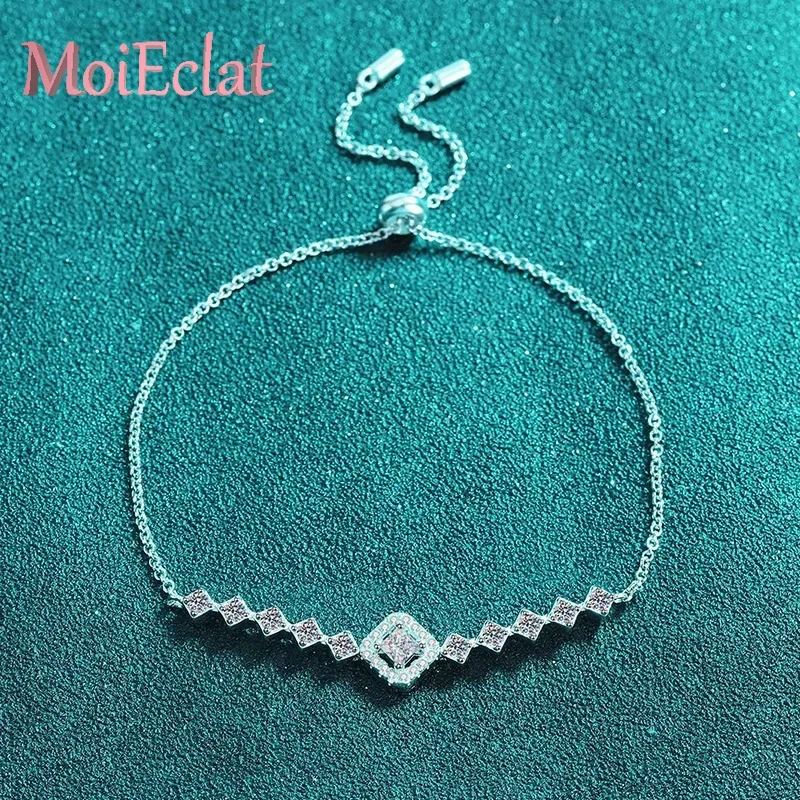 Luxury Platinum PT950 Exquisite Brilliant Design Bangle for Women, Sparkling 0.7ct Square Moissanite Bracelet Fine Jewelry
Luxury Platinum PT950 Exquisite Brilliant Design Bangle for Women, Sparkling 0.7ct Square Moissanite Bracelet Fine Jewelry