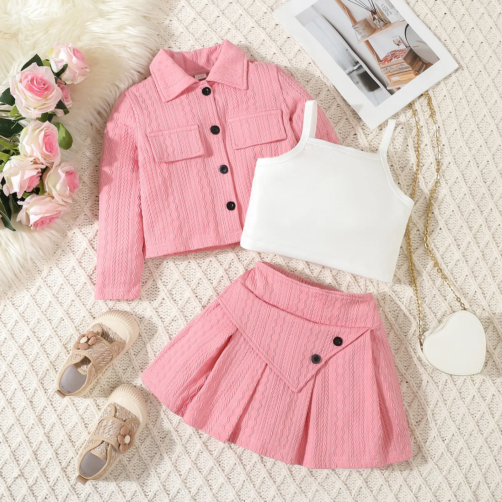 2025 little children and girls fall new knitted jacquard fabric lapel pleated skirt set three-piece
2025 little children and girls fall new knitted jacquard fabric lapel pleated skirt set three-piece