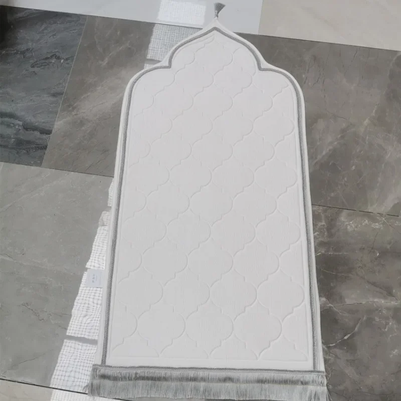 Non-slip Soft Portable Travel Prayer Rug Worship Kneel Embossing Floor Carpets Prayer Mat for Muslim Ramadan Flannel Carpet
Non-slip Soft Portable Travel Prayer Rug Worship Kneel Embossing Floor Carpets Prayer Mat for Muslim Ramadan Flannel Carpet